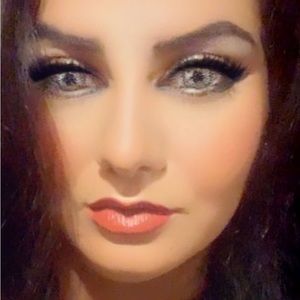 Meet your Posher, Hala